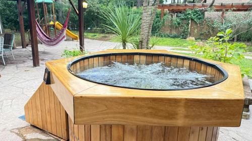 Chalet con minipiscina climatizada en Pinamar norte golf nuevo , Eneas y submarino Santa Fe, muy amplia y cómoda