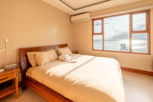 STAYLUXIA MANILABAYVIEW - FEATURING 1 - 5 BEDROOM SUITES WITH BALCONY POOL BAYVIEWS NETFLIX - Housekeeping Available-, Manila (fotografie 3)