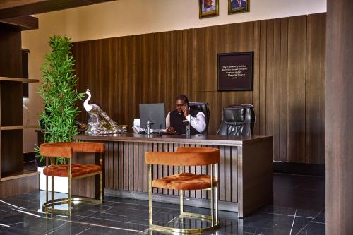 Lunar Signature Hotel & Suites in เอนูกู