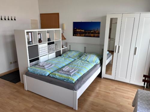 helle 1Raum Wohnung Apartment mit Balkon und Küche, Drážďany