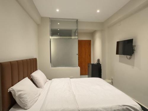 pyramids View Top - image 3