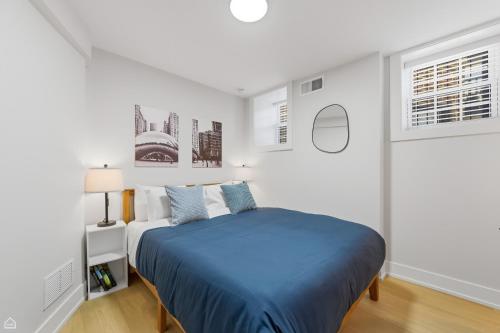 Newly Renovated 3BR 2BA in Heart of Andersonville condo - image 2