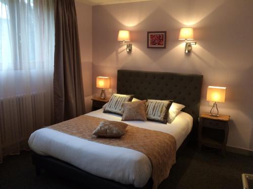 O Pervenches The 2-star Ô Pervenches offers comfort and convenience whether youre on business or holiday in Chambery. Offering a variety of facilities and services, the hotel provides all you need for a good nig