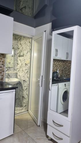 Anna's Apartment – Batumi, IL