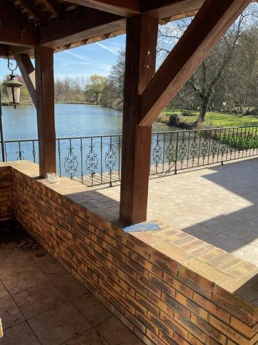 Logement au bord de l eau in Chateau-Landon