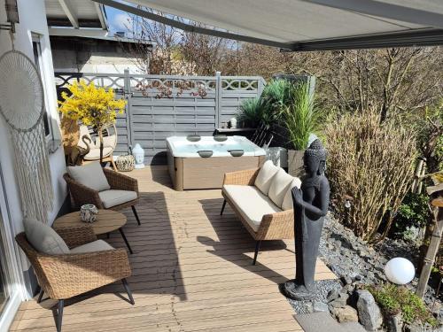 Erkély/terasz, Waldzauber Wellness Appartement Dtv geprüft keine Monteur Wohnung (Waldzauber Wellness Appartement Dtv gepruft keine Monteur Wohnung) in Horhausen