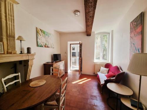 Apartment with garden in the heart of Arles