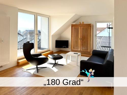 Exterior view of Ferienwohnung 180 Grad im 2 OG mit Panoramafenster See und Bergblick