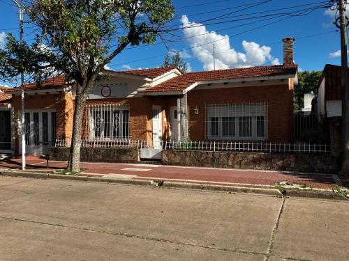 Espectacular casa en Totoras de 3 habitaciones con pileta y parrilla