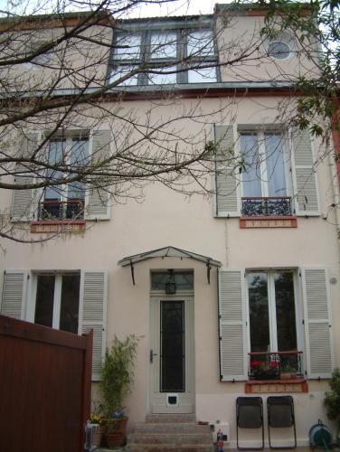 Grande maison 4 chambres, jardin, 3km Paris, proche transports et commerces - Location saisonnière - Saint-Denis
