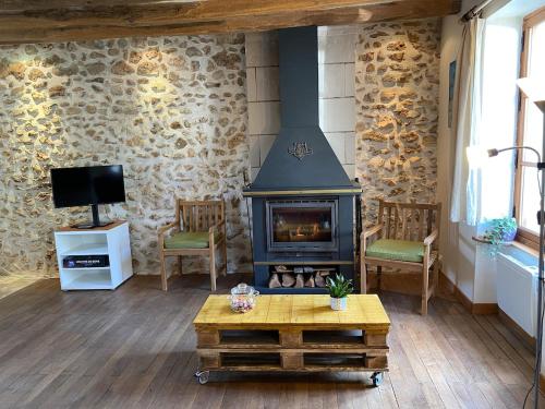Cozy house, centre bourg, 2 suites, cheminée (Cozy house, centre bourg, 2 suites, cheminee) in 蒙巴宗