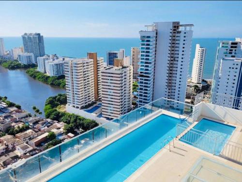 Pool with a sea view 801