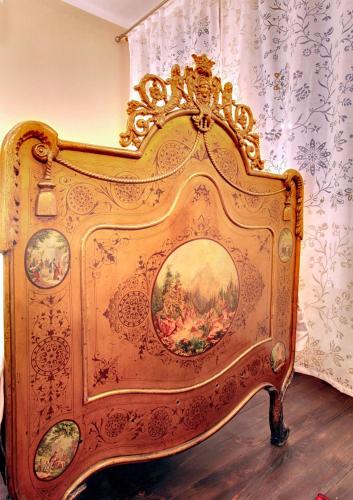 Deluxe Twin Room image 8