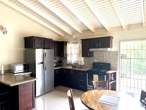 Seaview Villa at Stonebrook Manor in 法爾茅斯