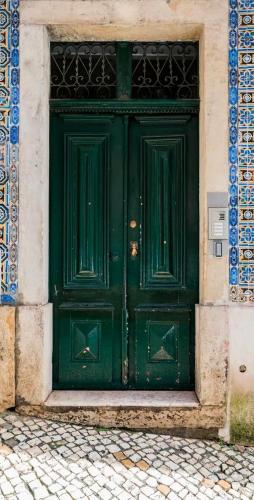 Cozy 1st Floor Flat Central Chiado District With Balconies and AC 19th Century building 3