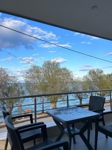 Serene beach house in Diakopto