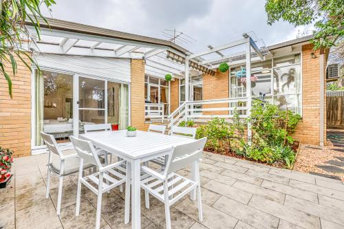 StayAU Pet-Friendly 4BR Retreat in Balwyn North in 北白耳溫