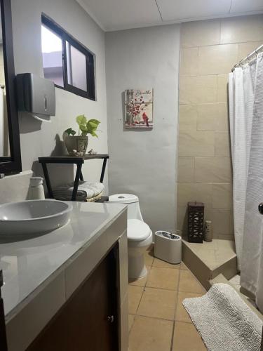 Room near Airport/ Cerca del Aeropuerto in San Luis