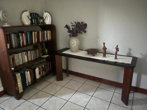 Room near Airport/ Cerca del Aeropuerto in San Luis