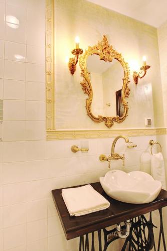 Deluxe Single Room image 6