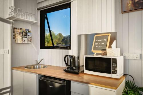 Rivergum Lodge by Tiny Away in Simpson