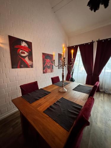 Red Silence I Design Suite im Koblenz in Bendorf