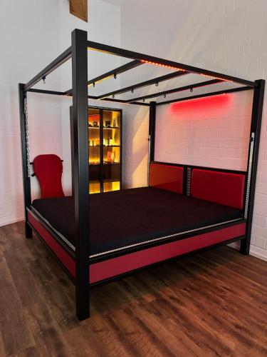 Red Silence I Design Suite im Koblenz in Bendorf