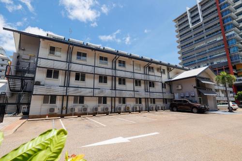 Buitenkant, DCH on Mitchell in Darwin