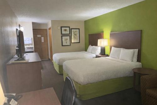 Coratel Plus Suites by Jasper Black River Falls - image 6