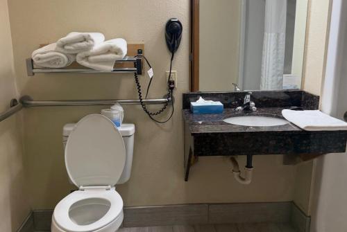 Coratel Plus Suites by Jasper Black River Falls - image 12