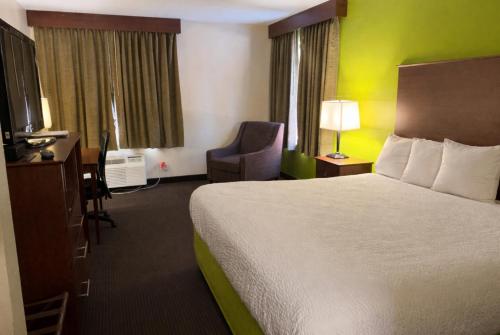 Coratel Plus Suites by Jasper Black River Falls - image 11