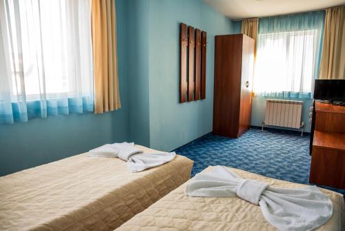 Twin Room image 5