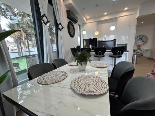 C15 Orchid Waterfront Apartment in Bijilo