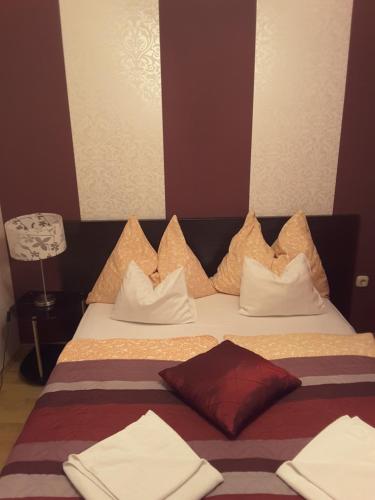 Bed, Isabell Apartments Gyor in Sziget