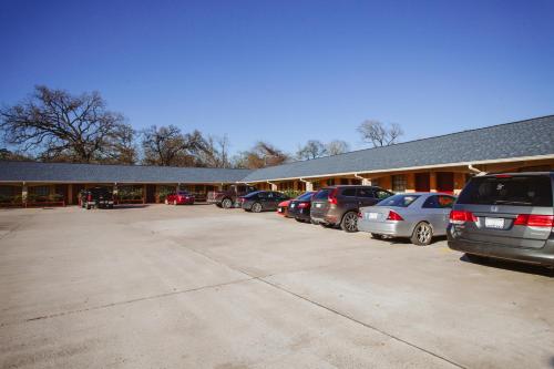 REGENCY INN - CHANNELVIEW - image 5