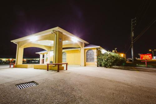 Exterior view, REGENCY INN - CHANNELVIEW in Cloverleaf