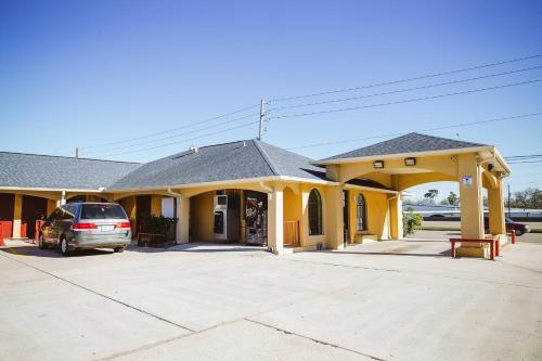 Exterior view, REGENCY INN - CHANNELVIEW in Cloverleaf