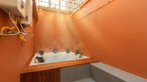 Basketball, Jacuzzi, 3 min Poblado Park 7BR - Manila 5