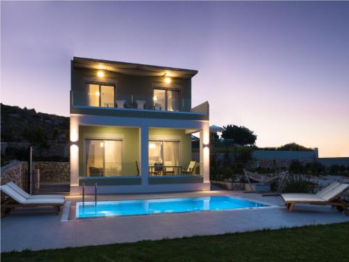 2 bedrooms, 4 beds