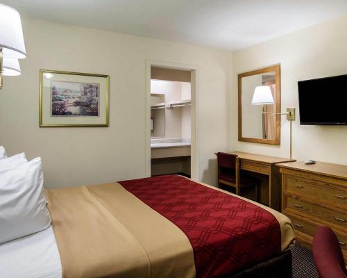 Econo Lodge University - image 36