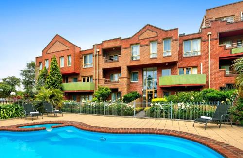 Exterior view, Comfort Apartments Royal Gardens in Fitzroy