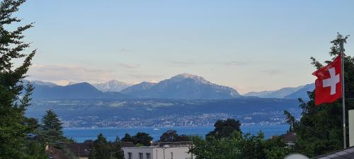 2BR Appart confortable - Fast WiFi - Swiss Tech - EPFL - la RTS - l'UNIL - parking