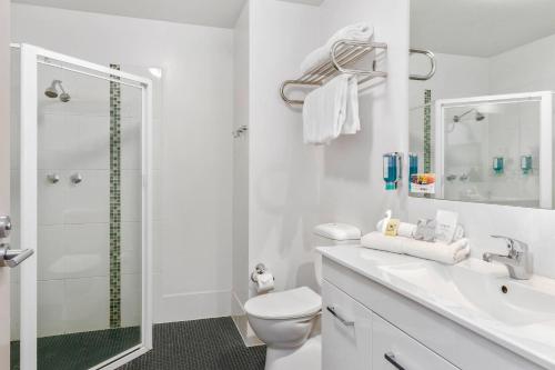 Quality Hotel Dickson Room Type - Standard room, Queen and Single Beds Quality Hotel Dickson Room Type - Standard room, Queen and Single Beds