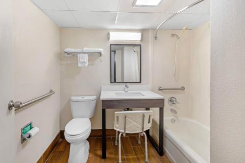 Quality Inn Columbus - image 20