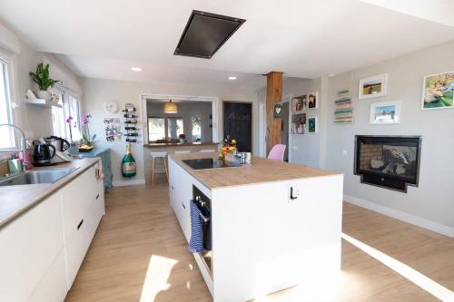 virtuve, Catalunya Casas Charming pool villa near Barcelona - Walk to shops in Linars Del Valles