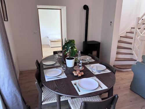 Ēdiens un dzērieni, Élégante maison Bretonne rénovée cœur de village (Elegante maison Bretonne renovee cœur de village) in Jugon-les-Lacs