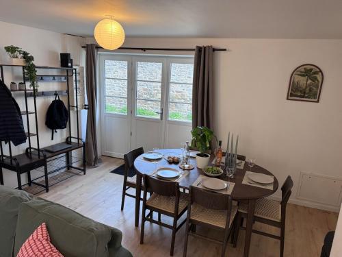 Ēdiens un dzērieni, Élégante maison Bretonne rénovée cœur de village (Elegante maison Bretonne renovee cœur de village) in Jugon-les-Lacs