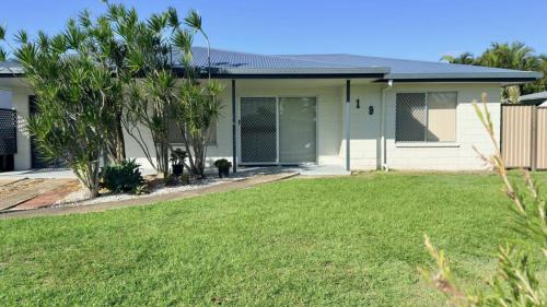 Lowset Home With Attached Granny Flat - Bribie Island