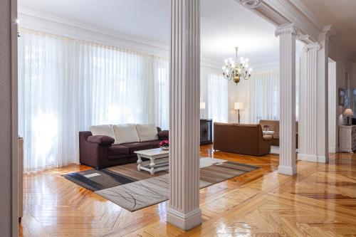 gedeelde lounge/tv-ruimte, Hotel Mediodia in Madrid