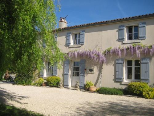 Charming village house with private pool gîte à louer Bouillé-Courdault